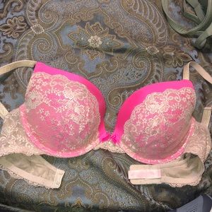 Victoria Secret 36D GUC bra